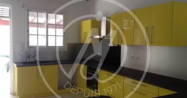 maison individuelle * 4 pices  * 97170 petit bourg *
