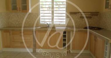 a louer 1300 € maison * 4 pièces * 100 m² * 97170 petit bourg *