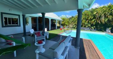 grande villa type 5 pieces avec piscine dans un environnement calme