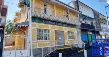 local commercial / professionnel de 379 m2 (henri tafa 0692540262)