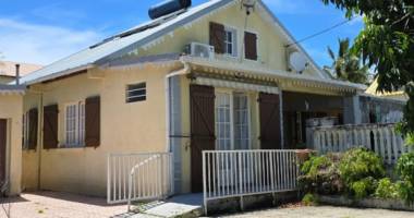 maison de type t5/6 en fond d'impasse (négociable)