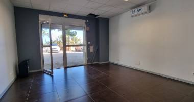 local commercial / bureaux 133 m2 divisibles avec parking