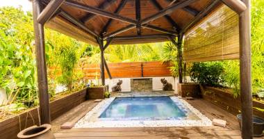 À l'entre-deux  villa de 290 m² avec jolie vue - piscine
