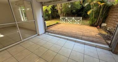 rare et exceptionnel à vendre magnifique et grand appartement d'environ 64 m² avec terrain d'environ 100 m² au tampon proche centre ville
