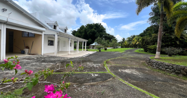 À louer - villa f6 de 216m2 + bungalow - castel, lamentin