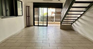 À vendre   appartement t3 en duplex   saint-pierre, centre-ville, à deux pas de la plage