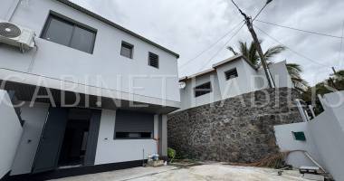 a louer - maison de type 3 d'environ 95.39 m2 - saint-pierre - 1 277.00 €