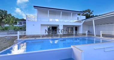 a vendre villa f4  de 144 m² avec piscine a providence aux abymes