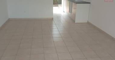 a louer studio en rez de jardin de 36 m2 de surface a la saline les bains