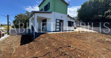 a louer - maison de type f4 d'environ 63.10 m2 - saint-joseph - 1 280.00 €