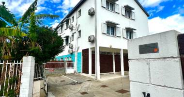 charmant t3 avec varangue dans une résidence calme à sainte-clotilde